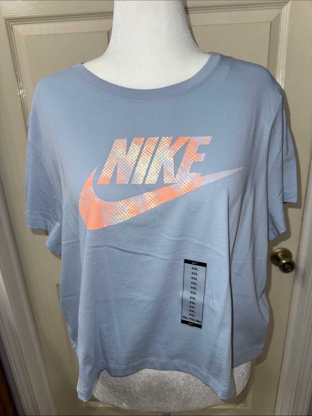NWT Nike Club Spot Graphic. Cropped Tee Women’s XXL Lt Armory Blue